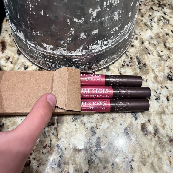 Burt’s bees spring splendor lipgloss - Picture 3 of 4
